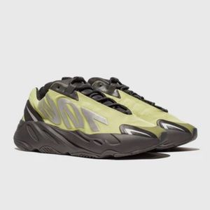 ❌SOLD❌ Yeezy 700 - Resin